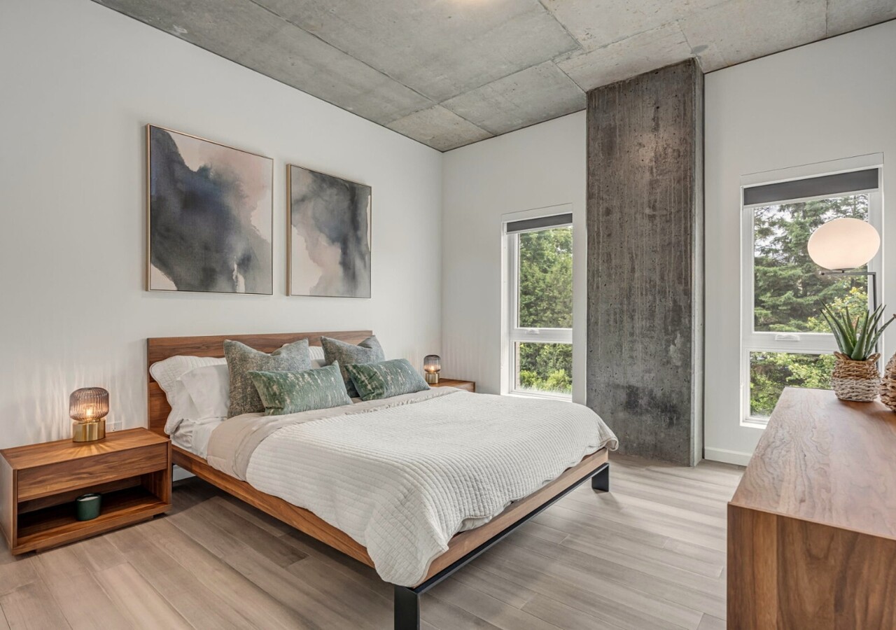 La Klé chambre avec grandes fenêtres