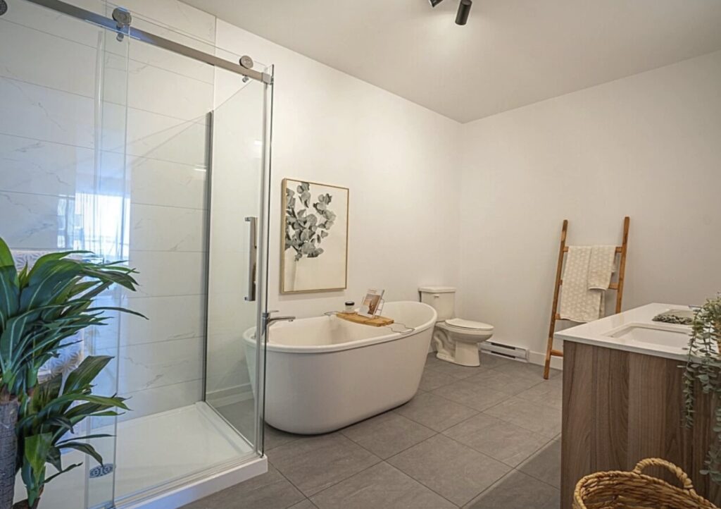 Novium sur le plateau salle de bain 