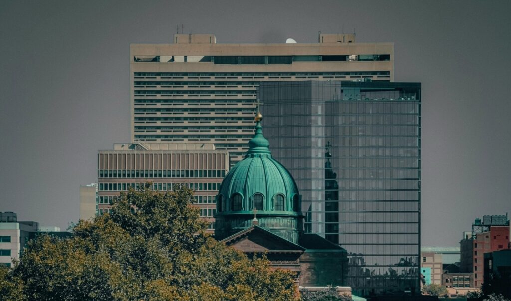 L'Église de Montréal annonce la création de la Corporation immobilière catholique romaine de Montréal (CICRM). 
