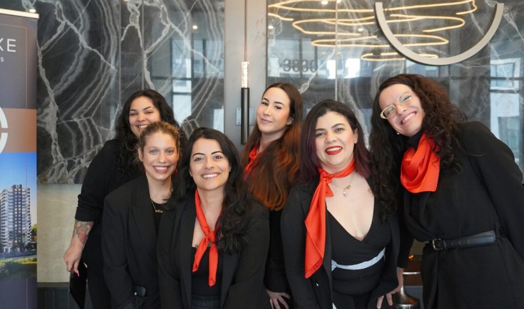 Équinoxe Saint-Elzéar personnel présent lors de la journée portes ouvertes