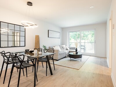Axe St-Laurent 3 dining room