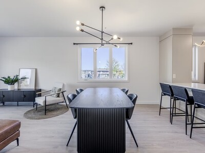 Le Maxim dining room