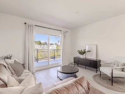Le Maxim living room