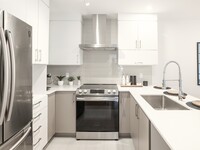 Axe St-Laurent 3 modern kitchen