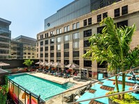 Humaniti Montréal rooftop pool