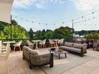 Le Miner Terrasse Fernand-Trudeau avec espaces détente et BBQ