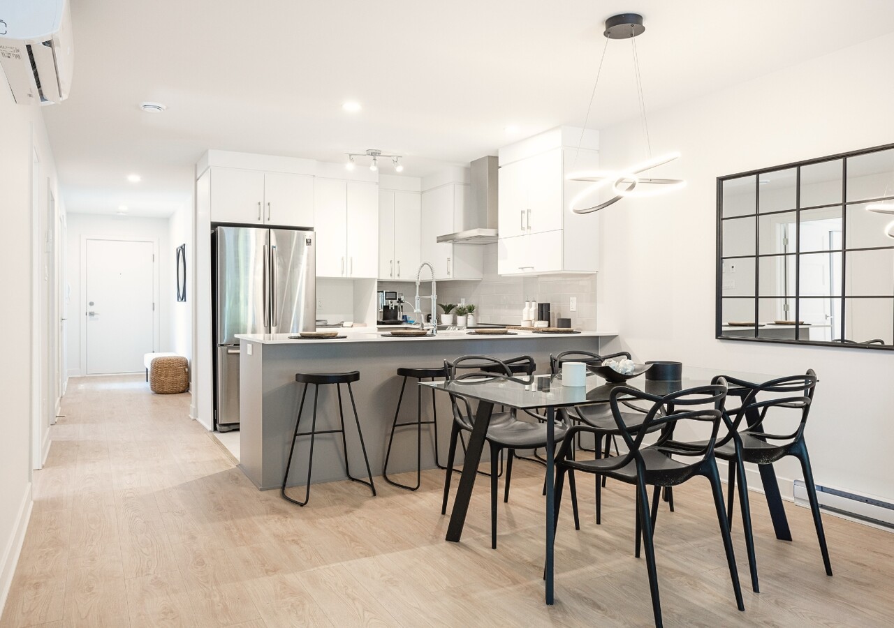 Axe St-Laurent 3 condo with modern kitchen