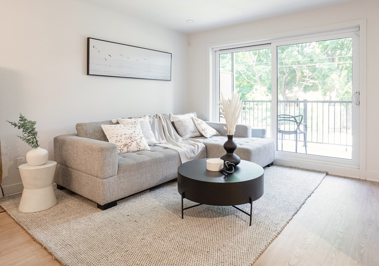 Axe St-Laurent 3 luminous living room