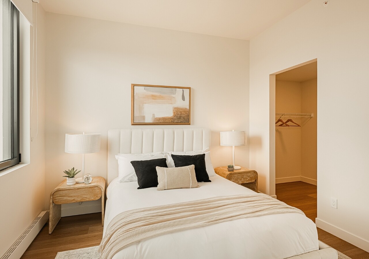 Central Parc Laval bedroom