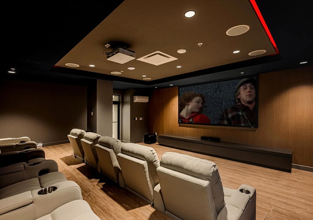 Central Parc Laval cinema room
