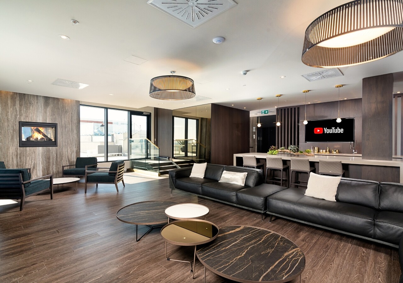 Central Parc Laval commun room