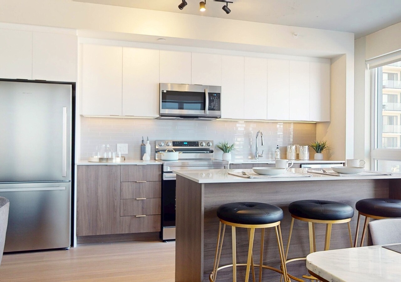 Équinoxe Saint-Elzéar modern kitchen