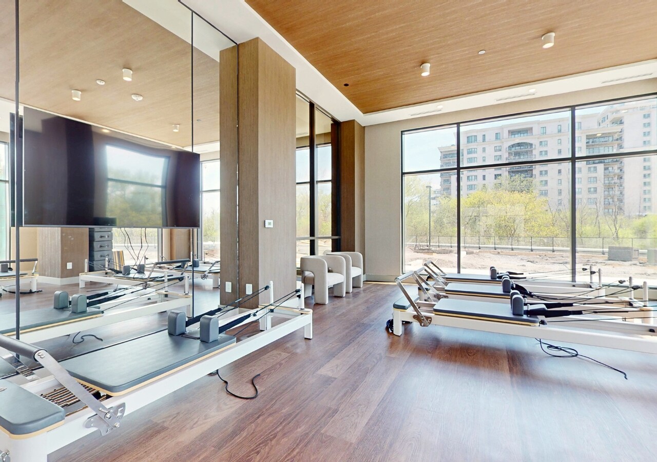 Équinoxe Saint-Elzéar pilates room