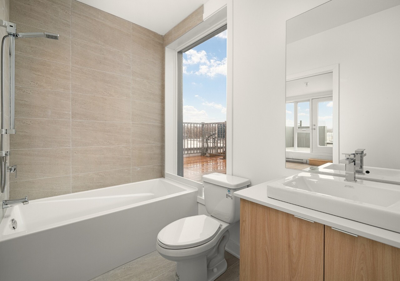 Florence condos bathroom