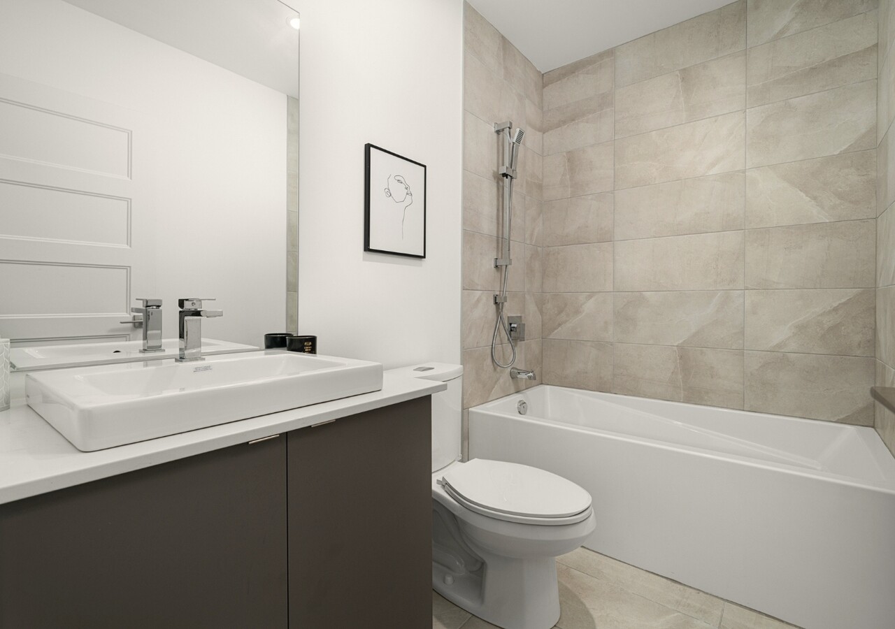 Florence condos bathroom