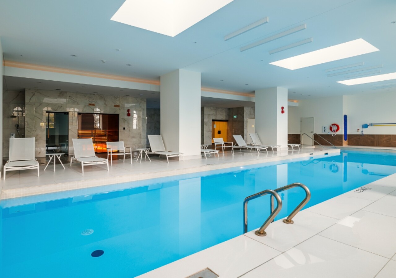 Le George piscine intérieure