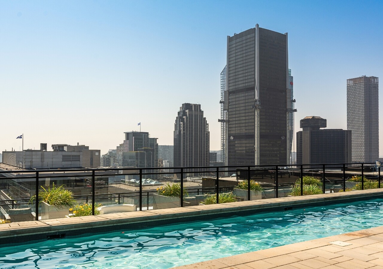 Humaniti Montréal rooftop pool