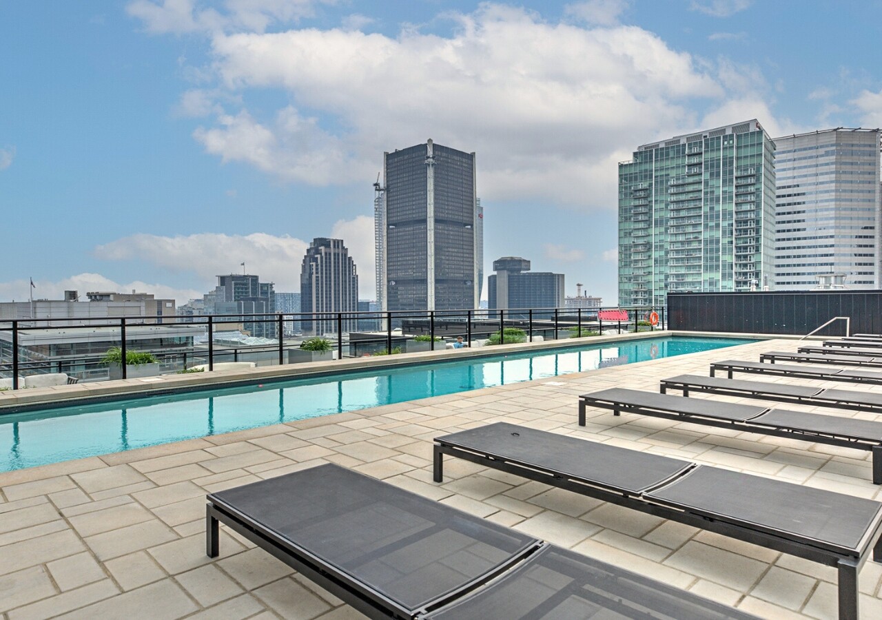 Humaniti Montréal outdoor pool