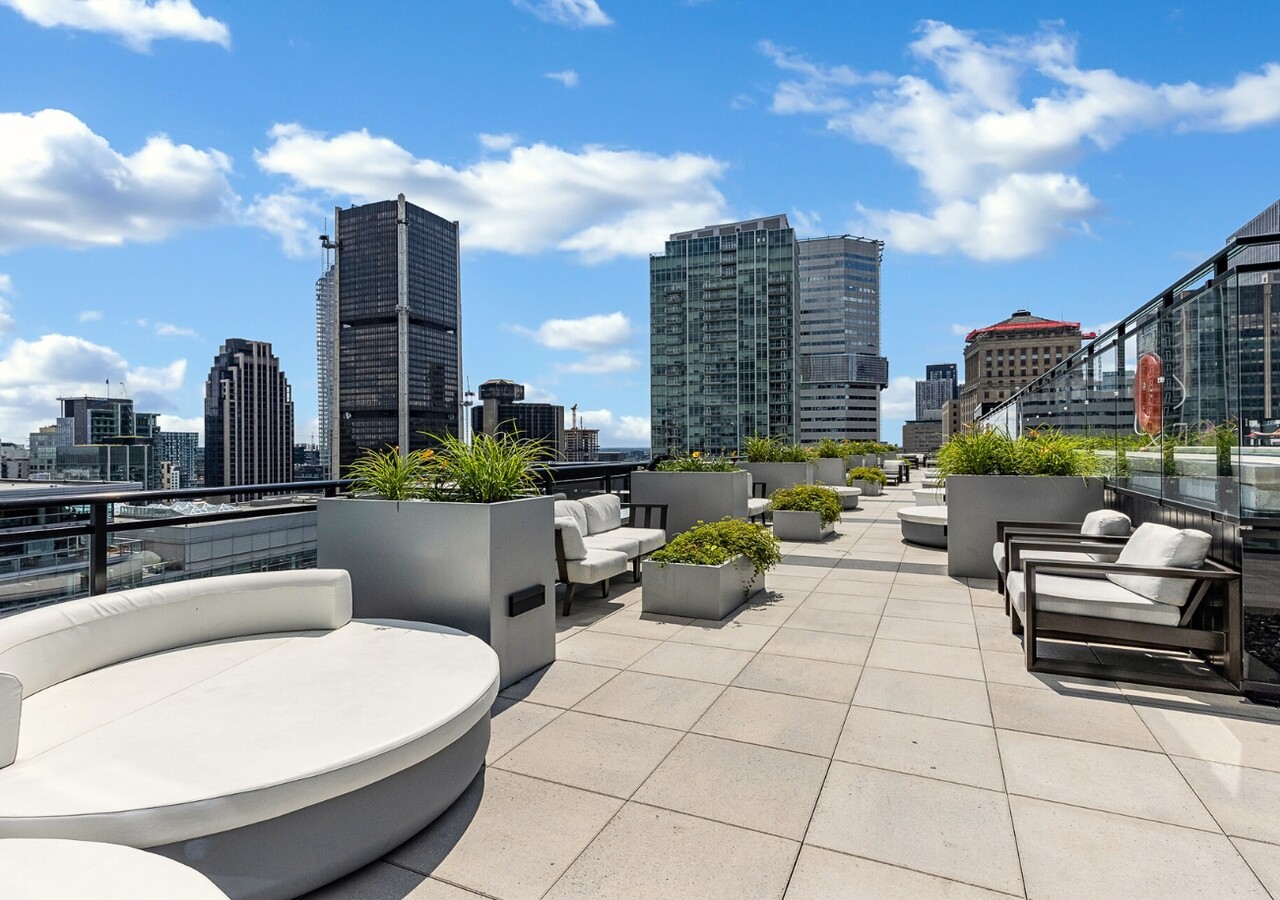 Humaniti Montréal outdoor terrace