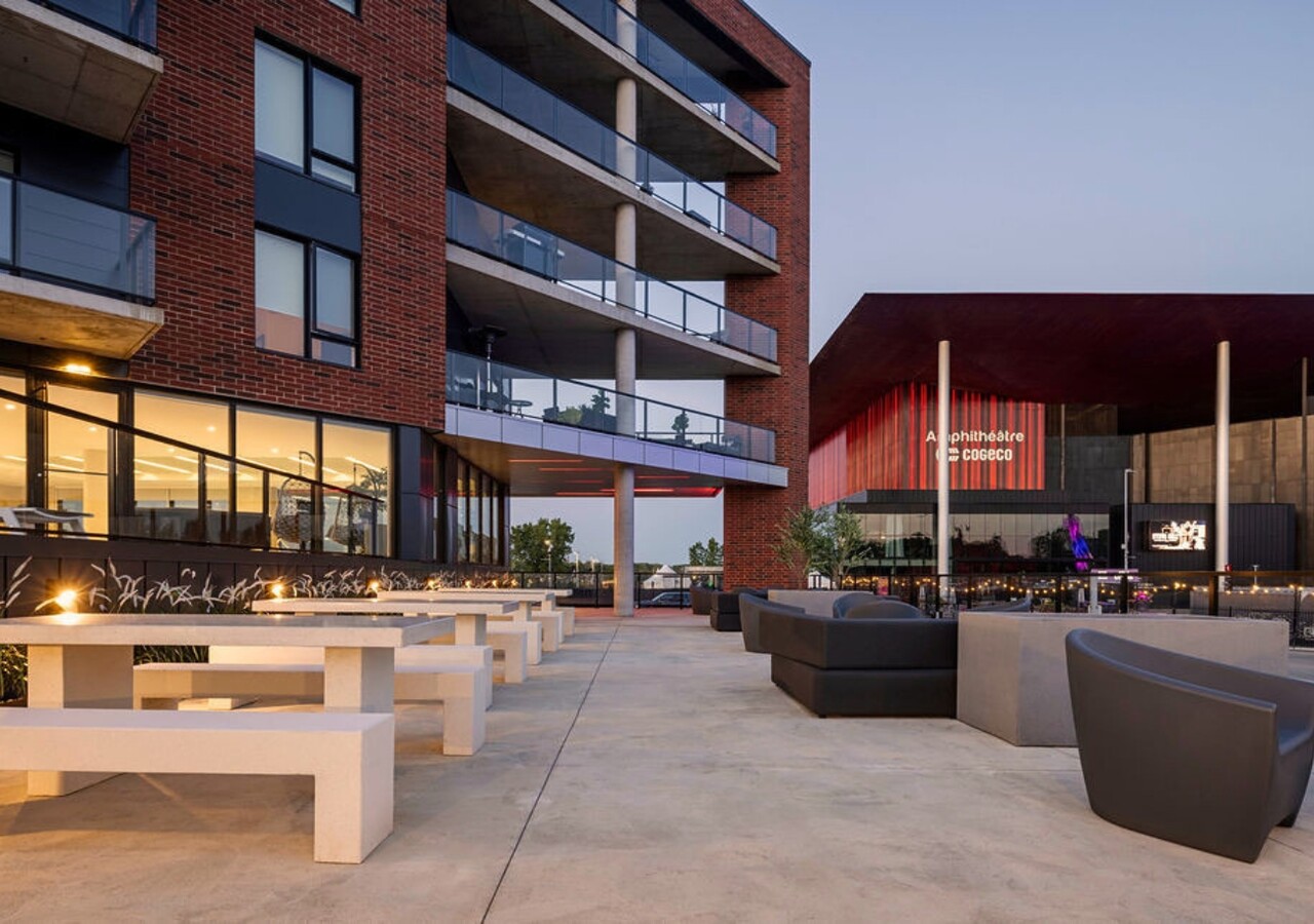 Le Florent outdoor terrace