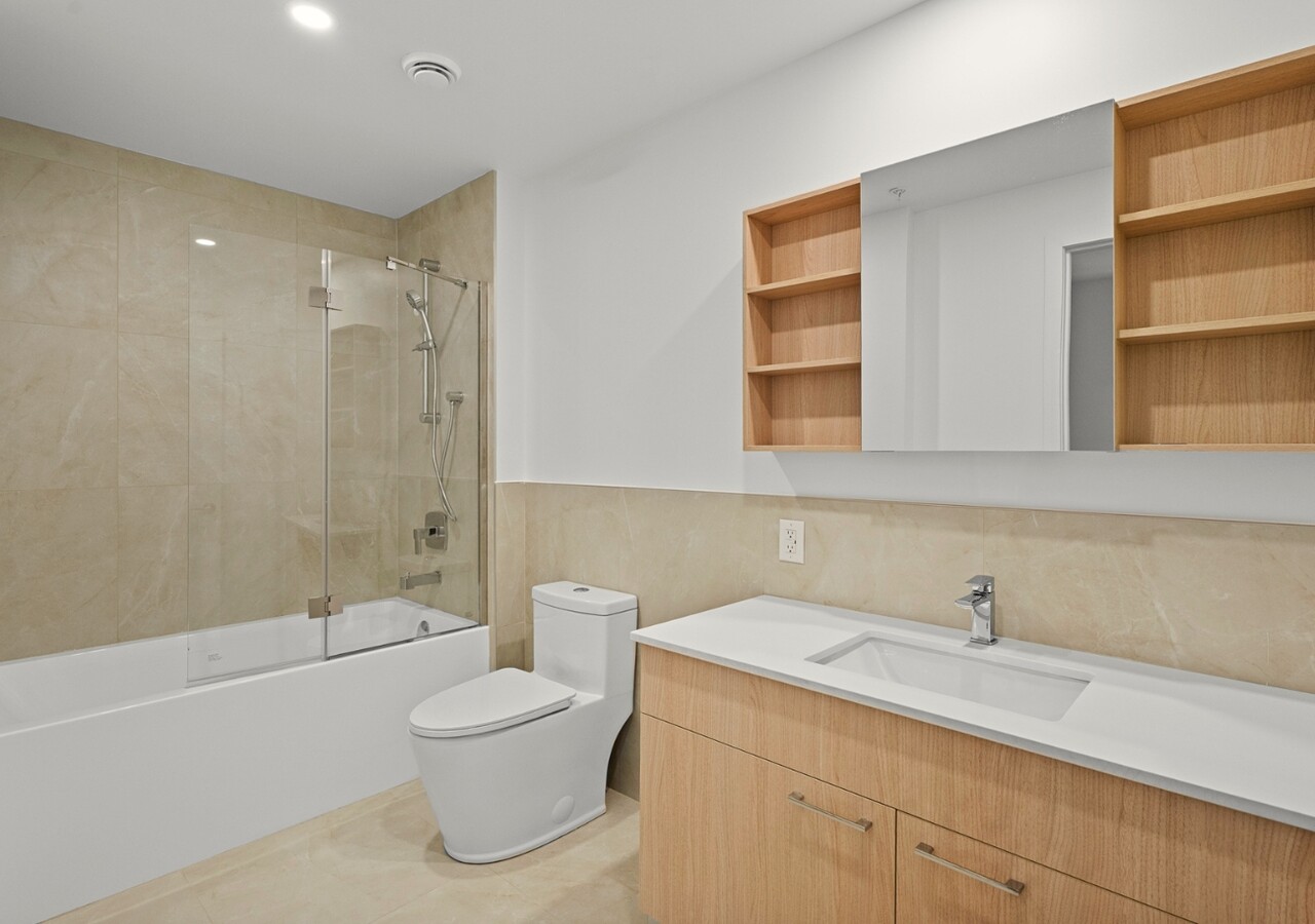 Le Gray bathroom