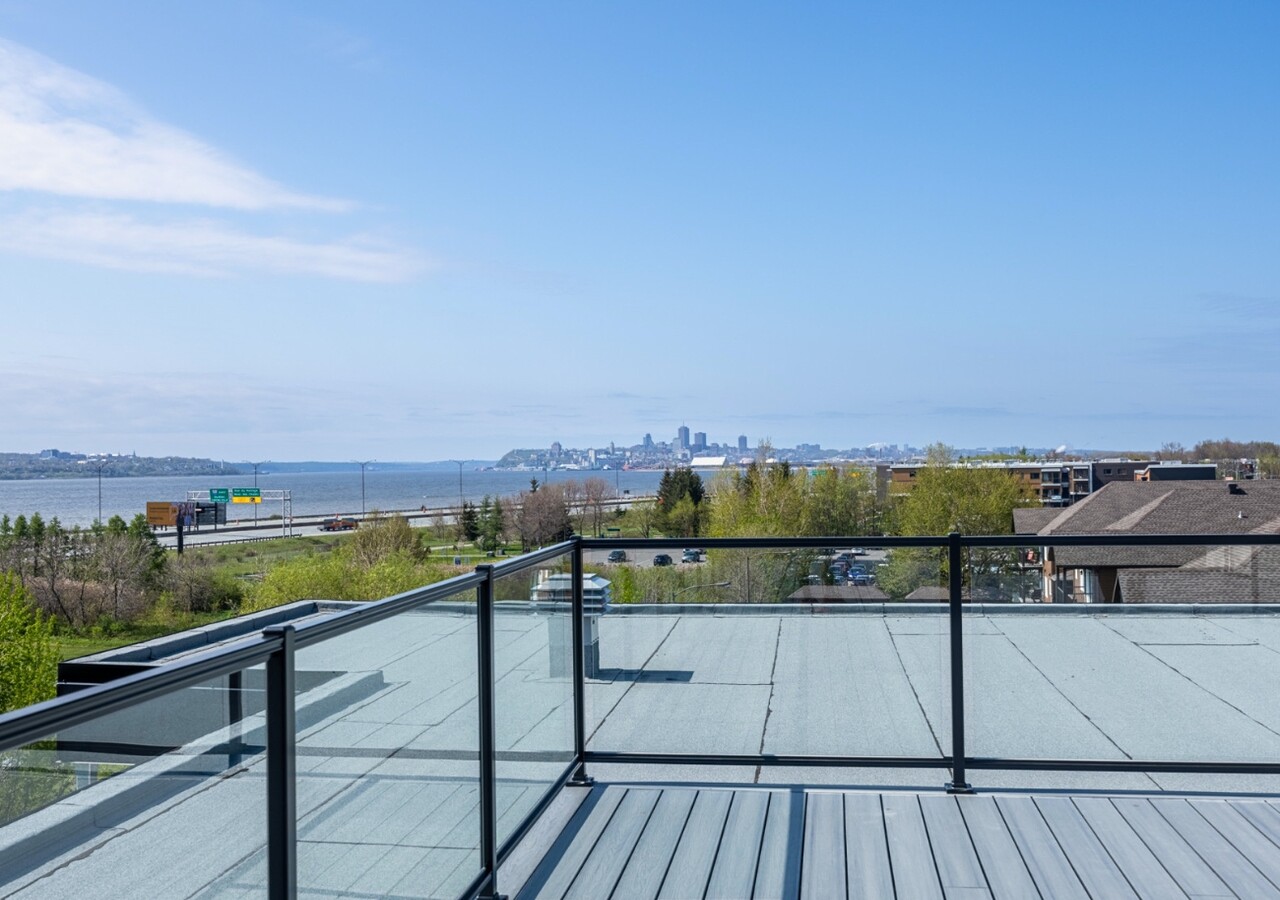 Le Maxim rooftop terrace