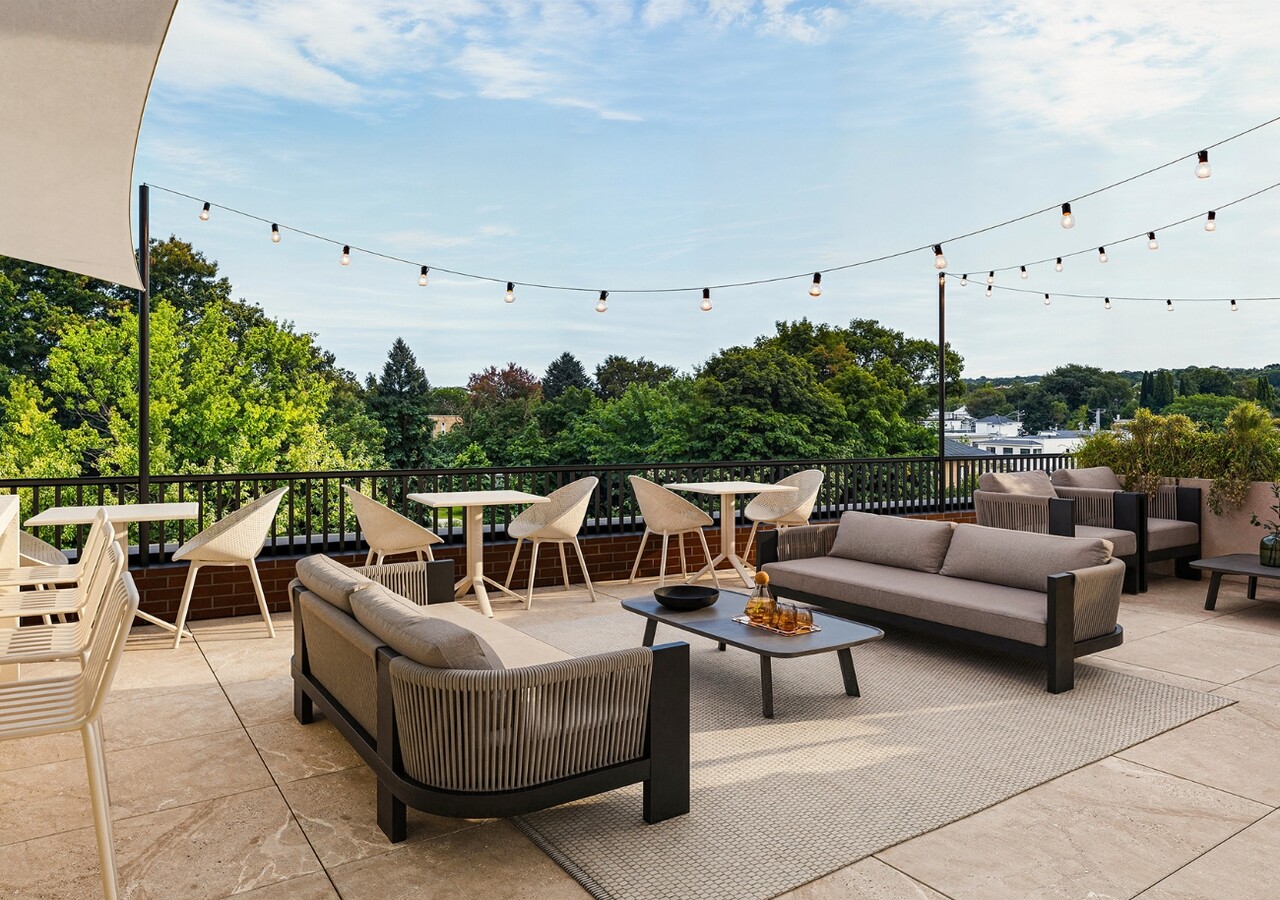 Le Miner Terrasse Fernand-Trudeau avec espaces détente et BBQ