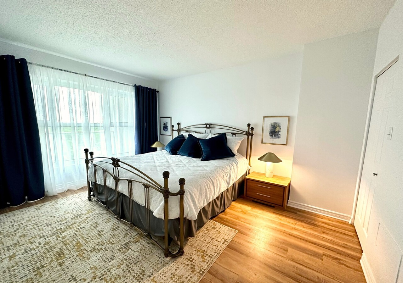 Le Sans Soucy bedroom