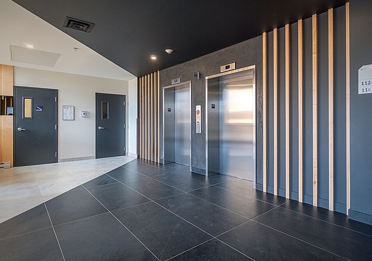 Le Vivo Sherbrooke elevator
