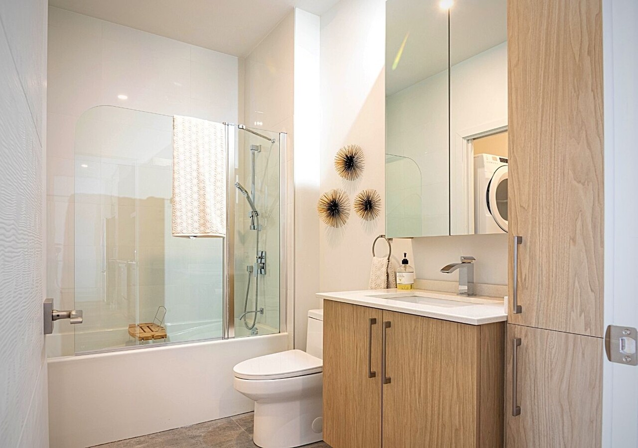 Le Vivo Sherbrooke bathroom