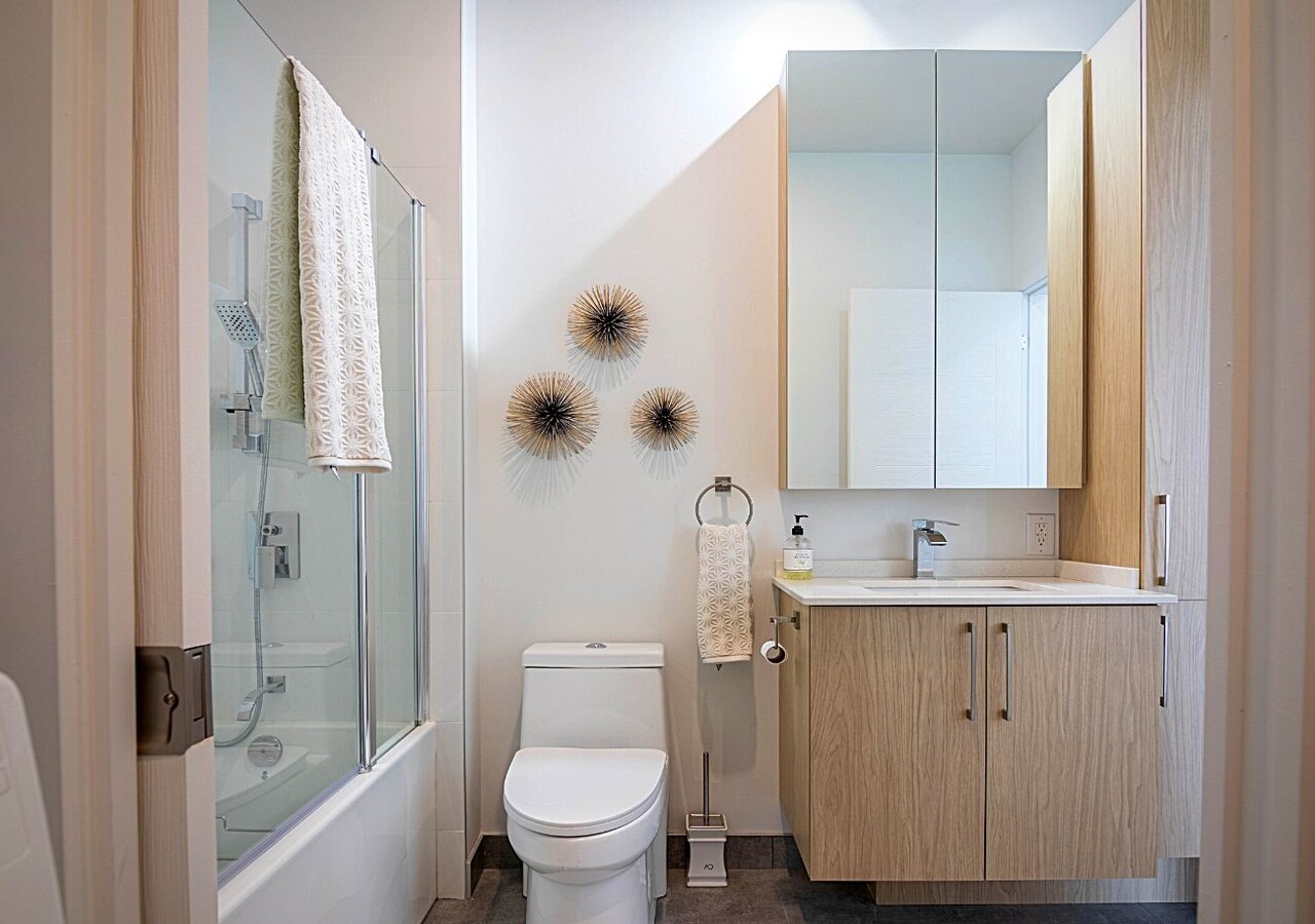 Le Vivo Sherbrooke bathroom