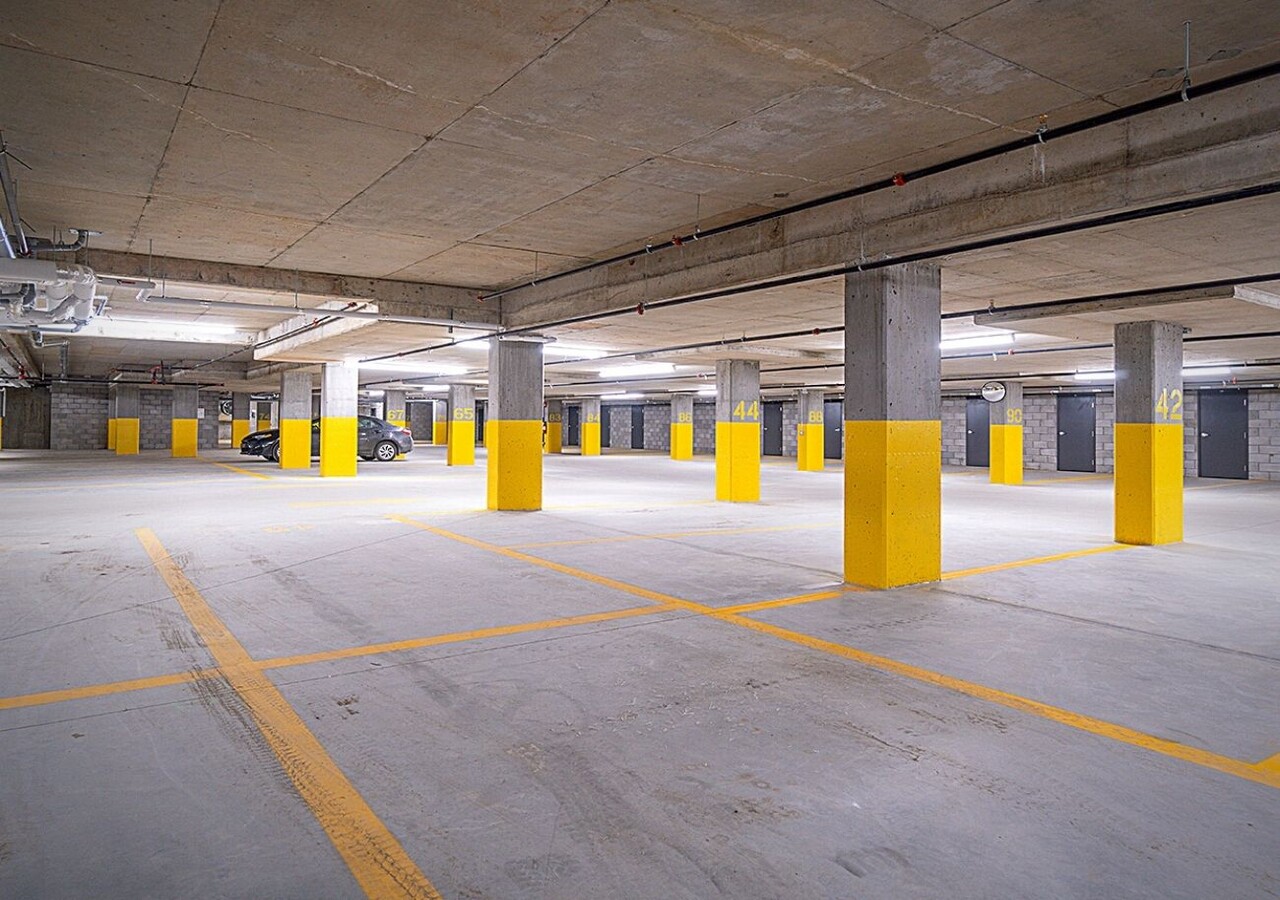 Le Vivo Sherbrooke parking lots