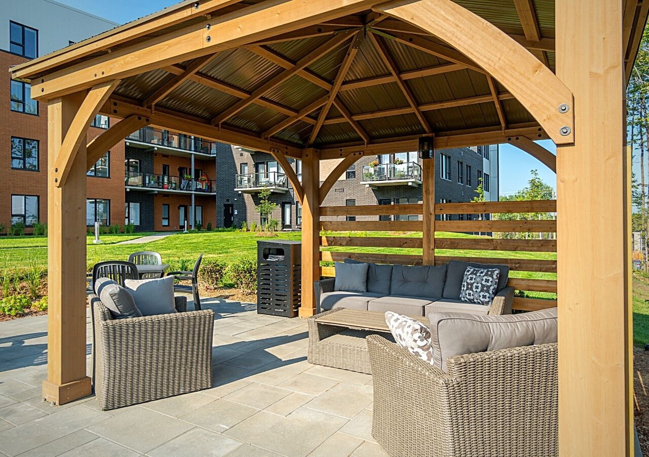 Le Vivo Sherbrooke outdoor terrace