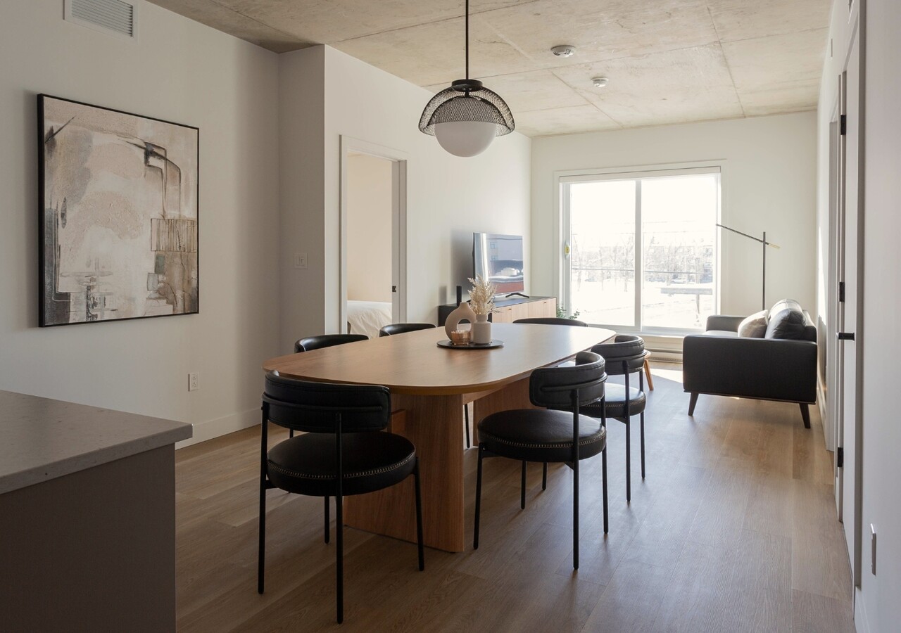 Le Walt dining room