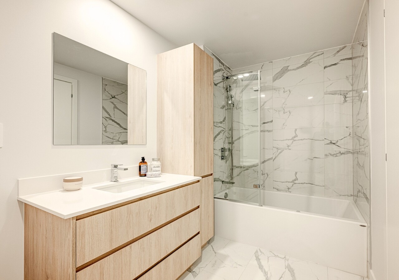 Marquise Phase VII bathroom