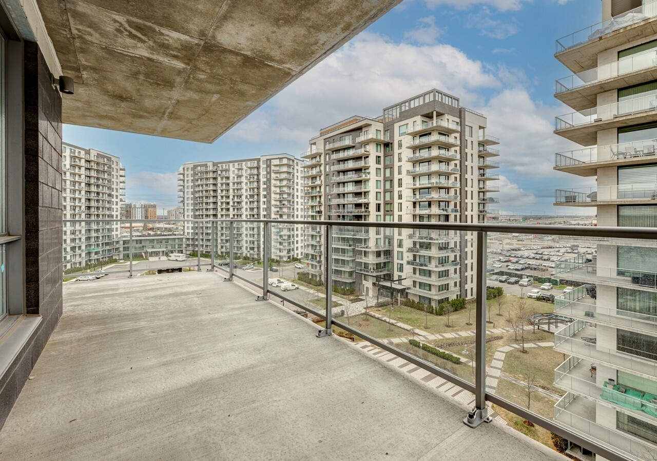 Marquise Phase VII balcony