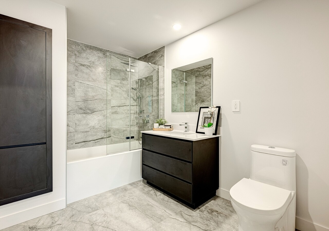 Marquise Phase VII bathroom