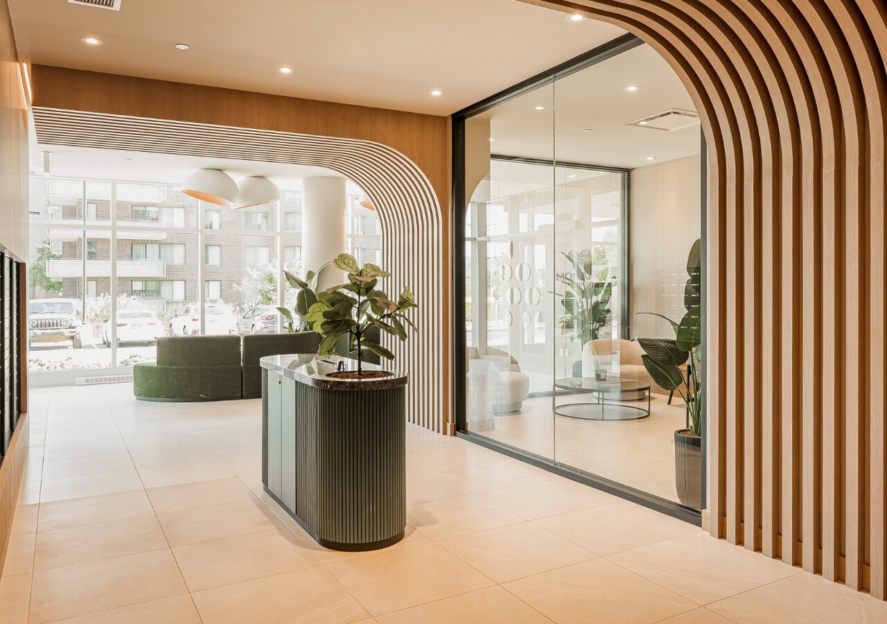 Monarc Infiniti lobby