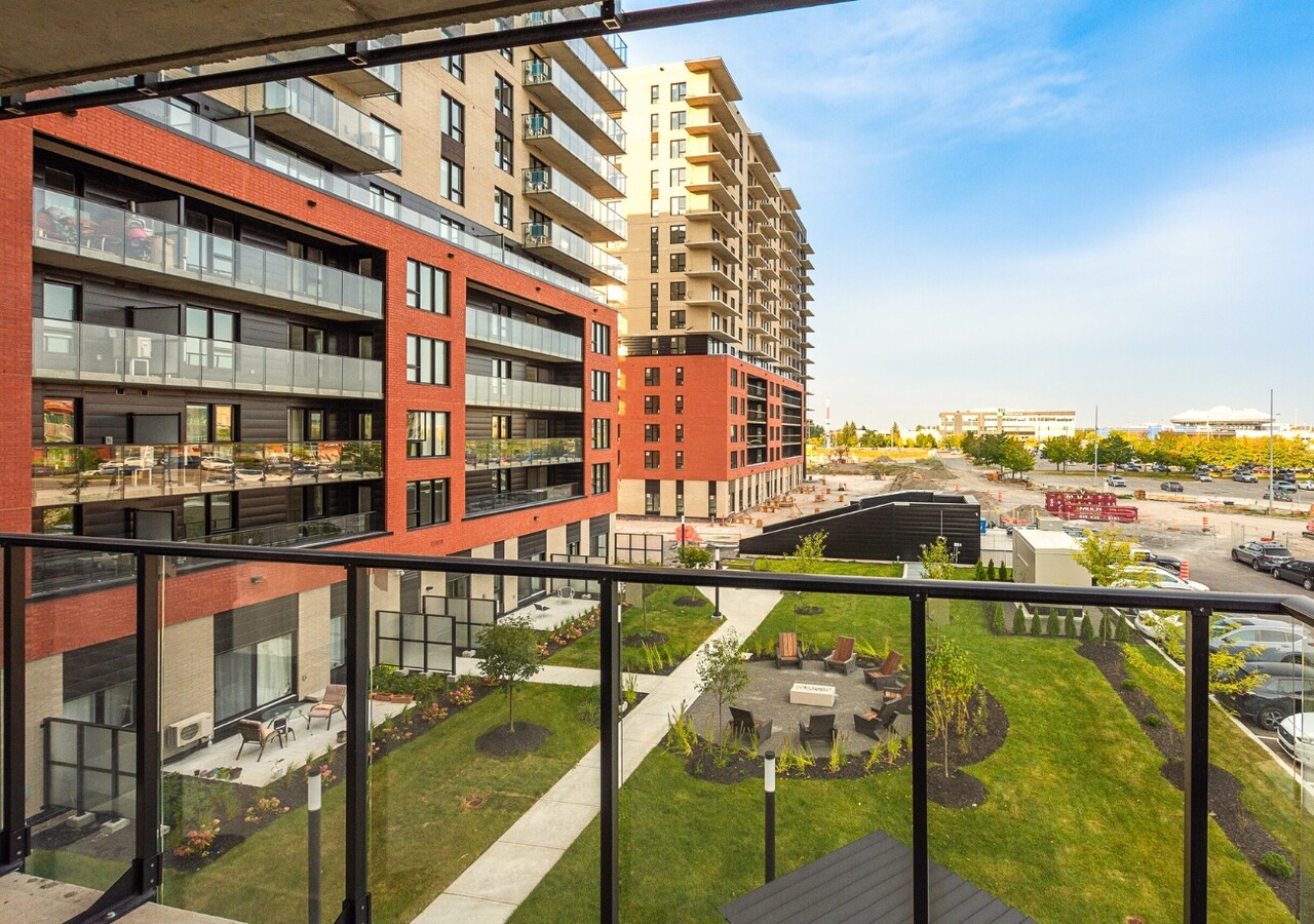 Mostra Centropolis courtyard