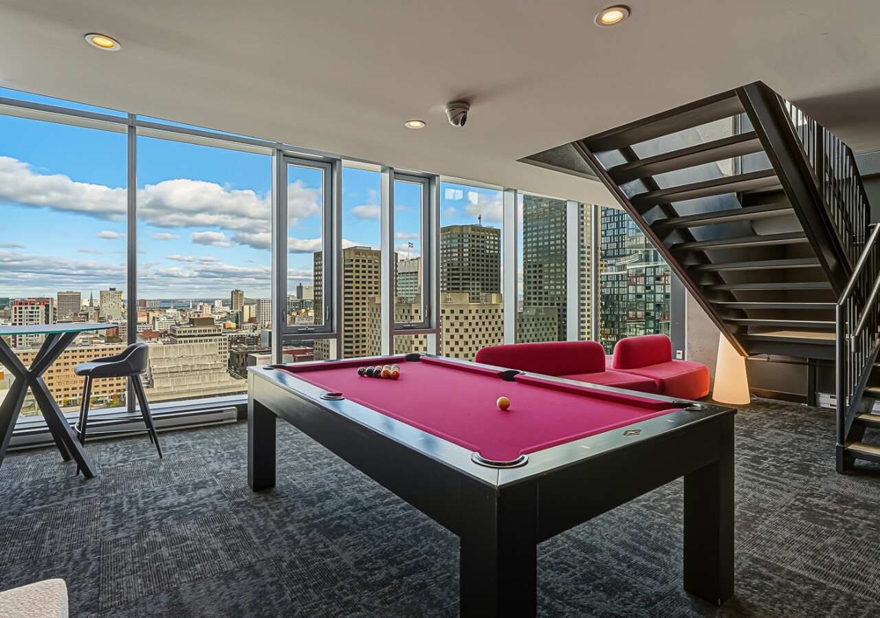 Primeira appartements table de billard