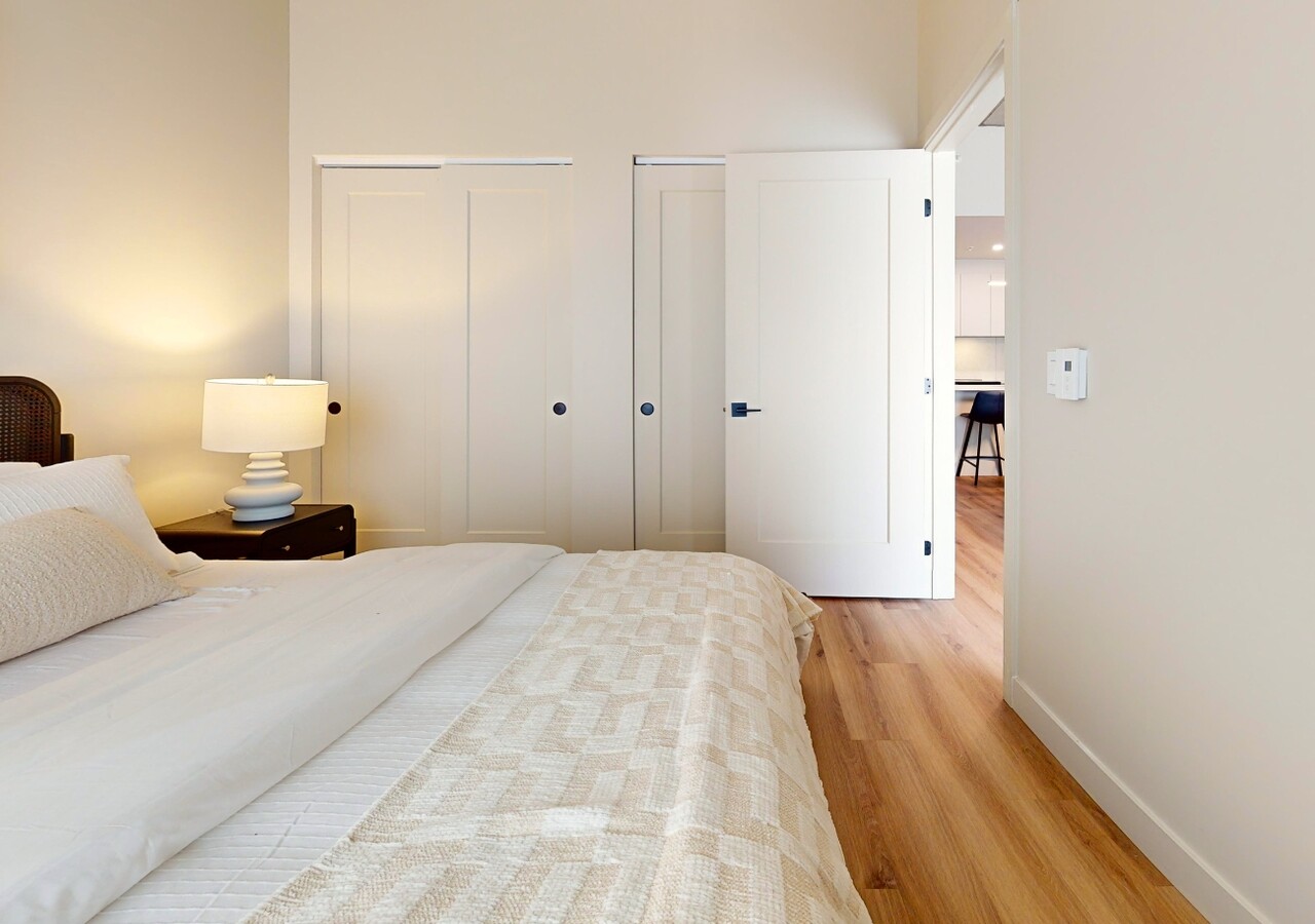 Sorella condos grand garde-robe