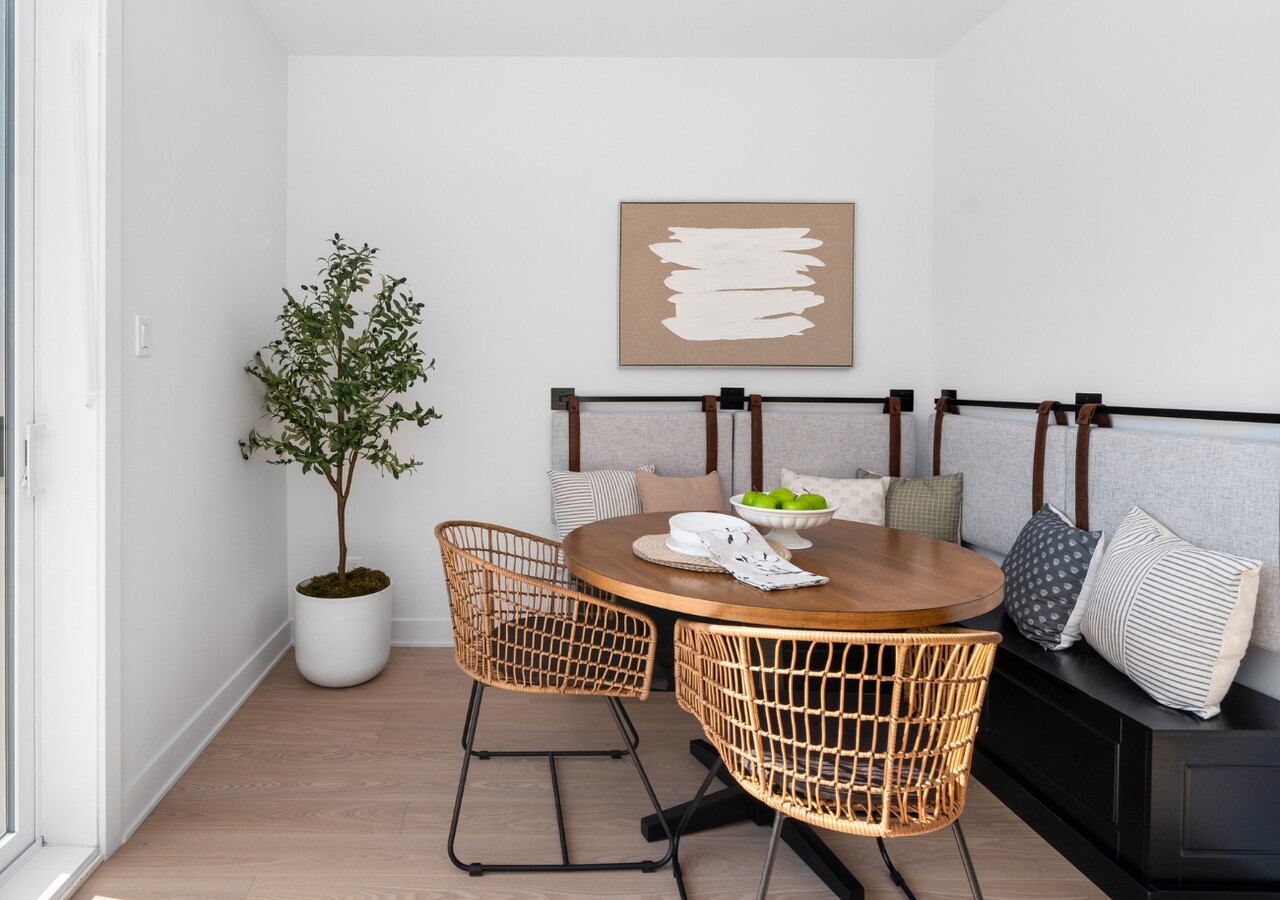 Univert LaSalle dining room