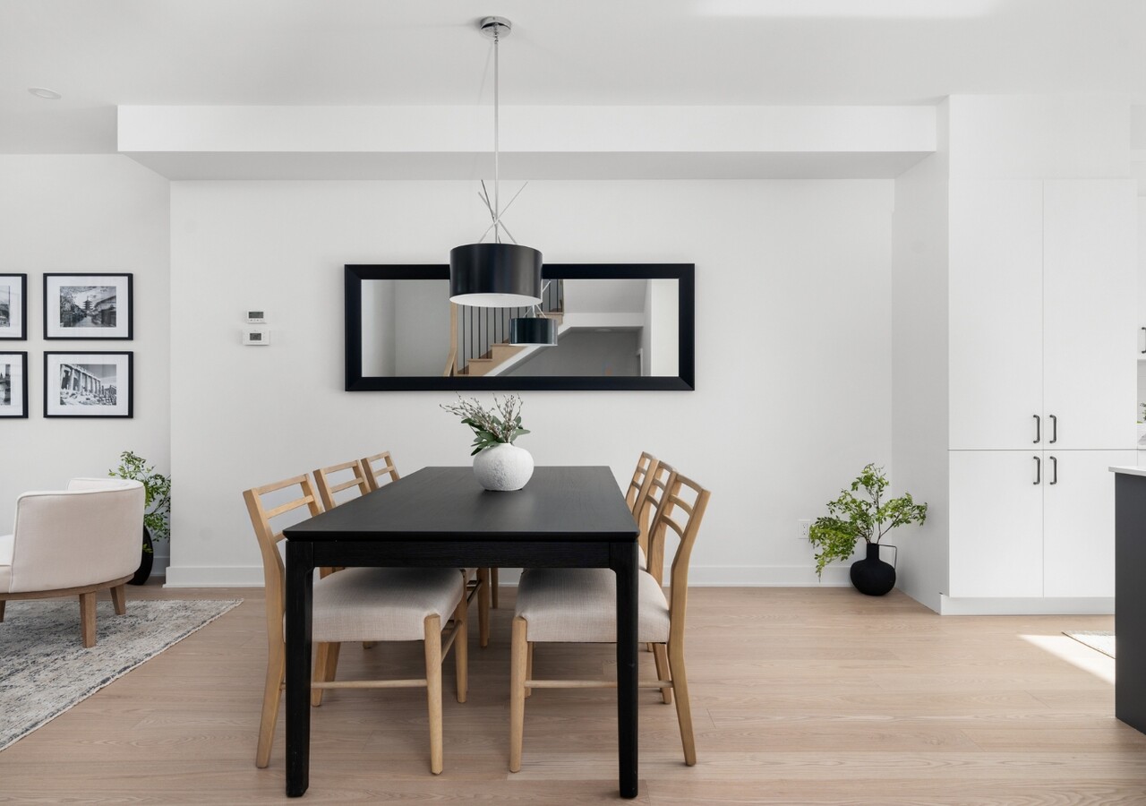 Univert LaSalle dining room