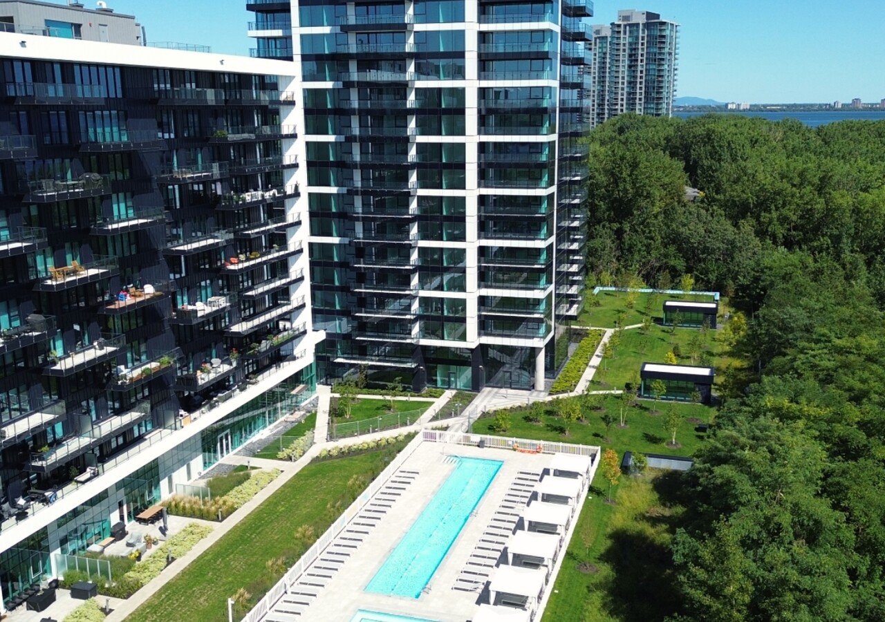 VIU Île des Soeurs outdoor pool