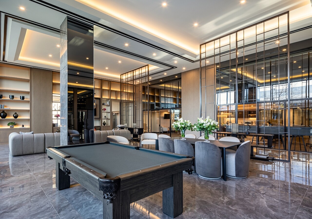 Westpark condos locatifs salle multifonctionnelle avec table de billard et divans